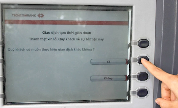 vietnamese-atm-interface-confusing-foreigner