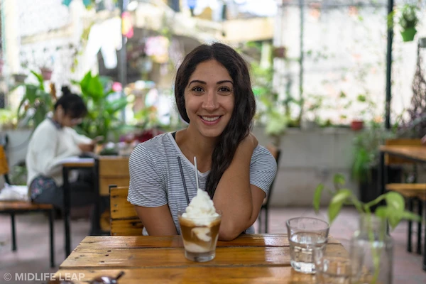 expat-woman-smiling-cafe-hanoi