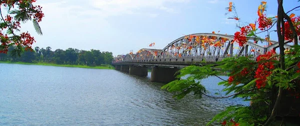 hue-city-peaceful-atmosphere