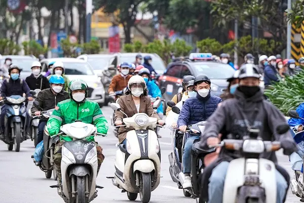 vietnam-motorbike-traffic-dense